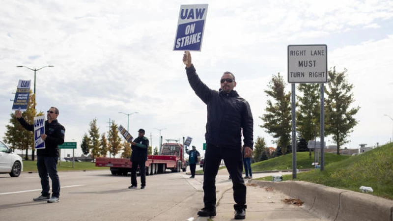 Workers Push Back Against UAW's Groundbreaking Deal with Detroit's Auto Giants