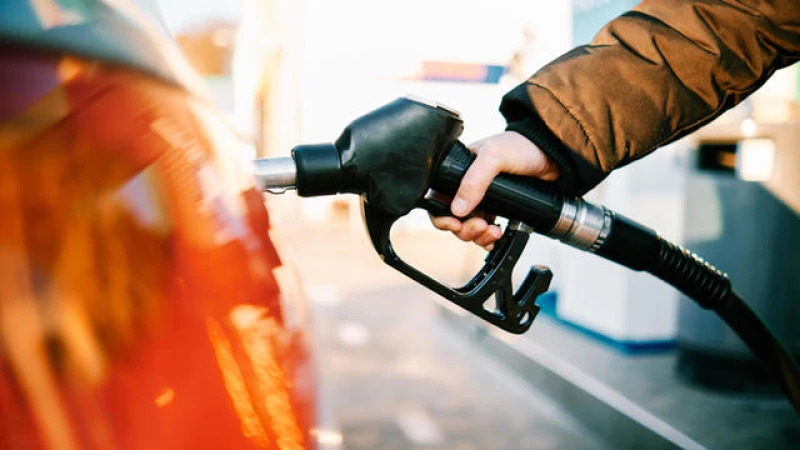 Gas prices drop, leading to a soothing inflation in November
