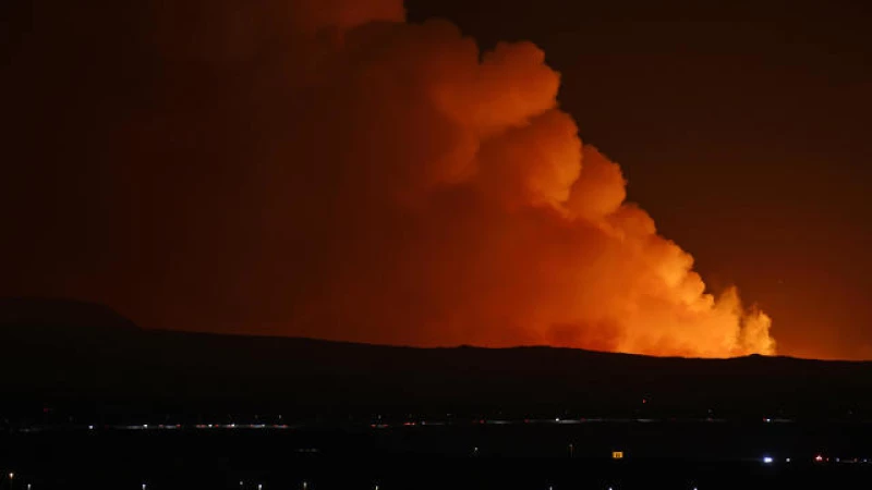 Massive Volcanic Eruption Strikes Iceland, Forcing Evacuation of Thousands from Nearby Town