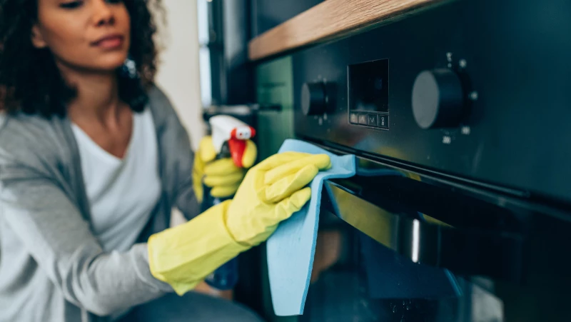 Get Ready to Be Amazed by This Brilliant Oven Cleaning Trick!