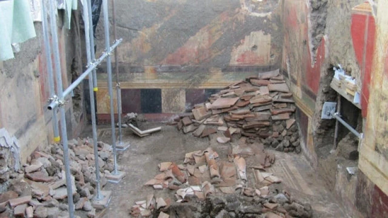 "Uncovering Pompeii's Secrets: Ancient Details Revealed at Newly Discovered Construction Site"