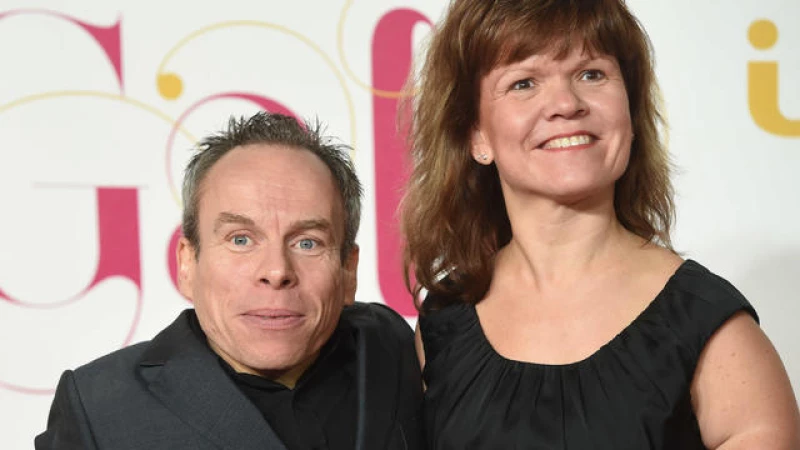 "Warwick Davis, Star of "Harry Potter", Mourns the Loss of His Beloved Wife"