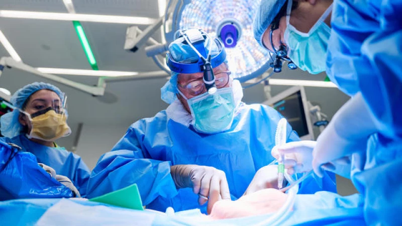 Revolutionary Medical Breakthrough: Doctors Successfully Perform Groundbreaking Heart Pump and Pig Kidney Transplant